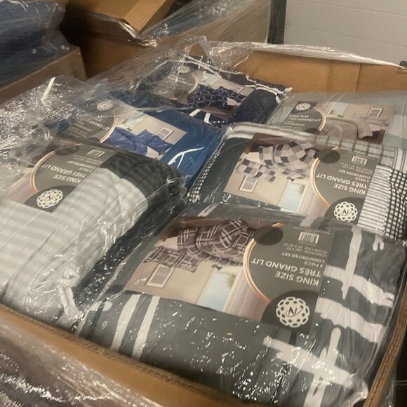 🛏️❄️ 3 PCS COMFORTER SET! - Picture 3 of 10